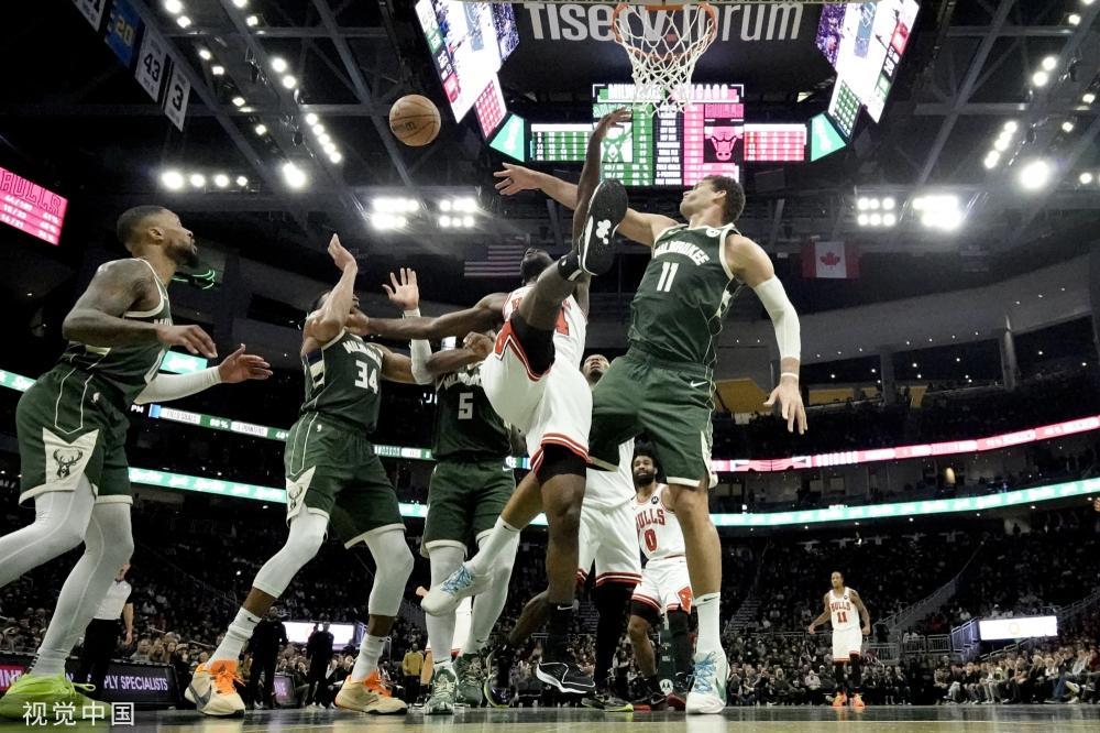 而艾米丽则 而艾米丽则